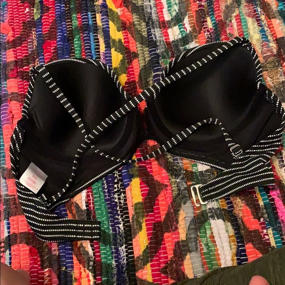 Bikini - Picture 3 of 4